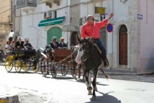 La Passeggiata - Fasano - Il sindaco guida il corteo La Passeggiata - Fasano - Il sindaco guida il corteo